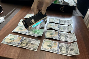 В Одесской области задержали полицейского, который требовал деньги за ввоз продуктов фото 1