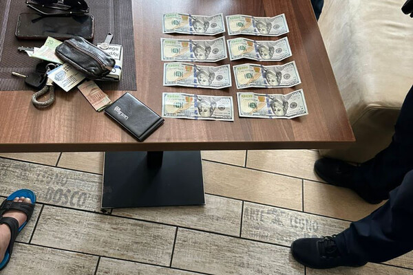 В Одесской области задержали полицейского, который требовал деньги за ввоз продуктов фото 3