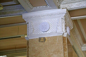 На одеському залізничному вокзалі позбавилися комуністичних символів фото 5