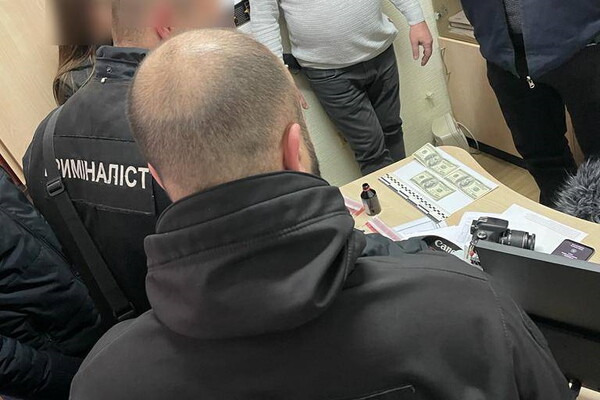 В Одесской области таможенник попался на взятке в 600 долларов  фото 2