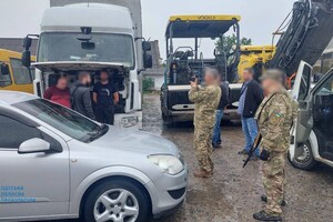В Одесской области уклонистов за 4000 долларов везли к границе в прицепе грузовика фото
