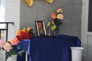 В Одесі відкрили ще одну меморіальну дошку на честь загиблого захисника Маріуполя фото 1