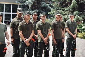 В Одессе открыли еще одну мемориальную доску в честь погибшего защитника Мариуполя фото 2