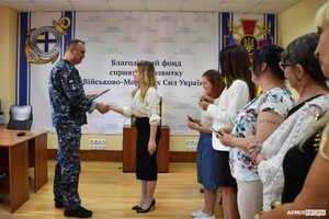 15-річна волонтер &quot;Мишка&quot; з Одеси отримала нагороду від Головнокомандувача ЗСУ фото 4