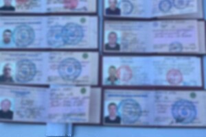 В Одессе задержали инспектора полиции, который за взятки делал документы на оружие фото 2