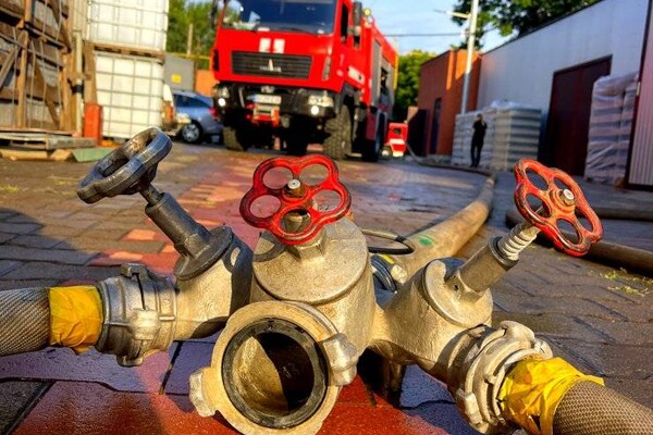 В Одессе спасли завод от пожара фото 2