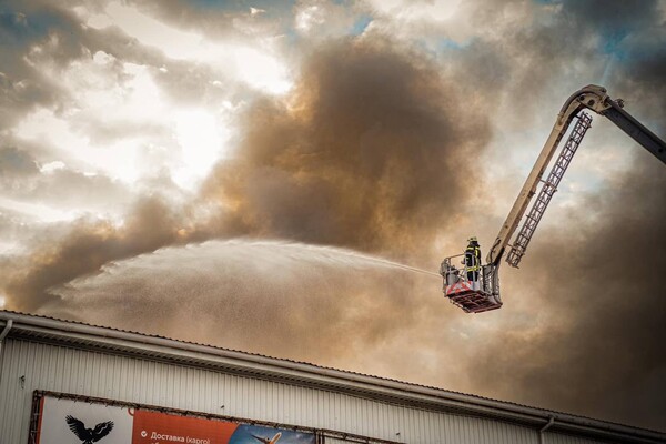 Огромные воронки и сотни разбитых окон: в ГСЧС показали последствия атаки по Одесской области фото 1