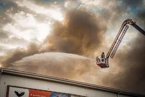 Огромные воронки и сотни разбитых окон: в ГСЧС показали последствия атаки по Одесской области фото 1