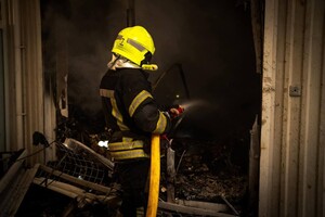 Огромные воронки и сотни разбитых окон: в ГСЧС показали последствия атаки по Одесской области фото 3