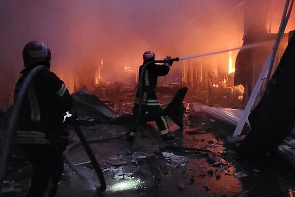 Огромные воронки и сотни разбитых окон: в ГСЧС показали последствия атаки по Одесской области фото 6