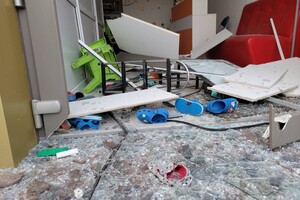 Огромные воронки и сотни разбитых окон: в ГСЧС показали последствия атаки по Одесской области фото 12