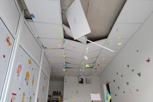 Огромные воронки и сотни разбитых окон: в ГСЧС показали последствия атаки по Одесской области фото 13