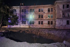 Огромные воронки и сотни разбитых окон: в ГСЧС показали последствия атаки по Одесской области фото 14