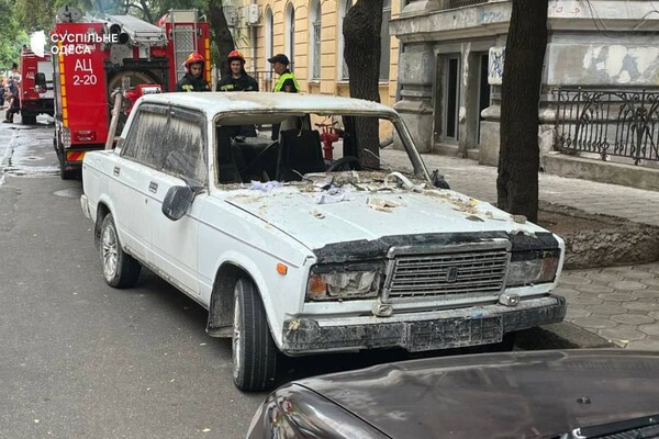 Попадание в админздание в Одессе: под завалами ищут человека, переулок Нахимова перекрыт фото 5