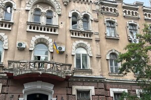 Потрапляння до адмінбудівлі в Одесі: під завалами шукають людину, провулок Нахімова перекрито (оновлено) фото 27