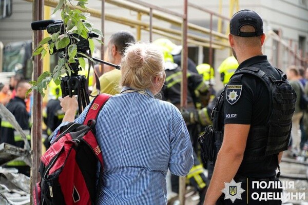 Нічна атака по Одесі: під завалами знайшли тіло однієї людини фото