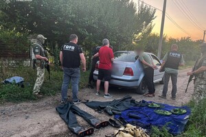 На Одещині троє &quot;ухилянтів&quot; намагалися вирушити в &quot;круїз&quot; на надувному матраці фото 2