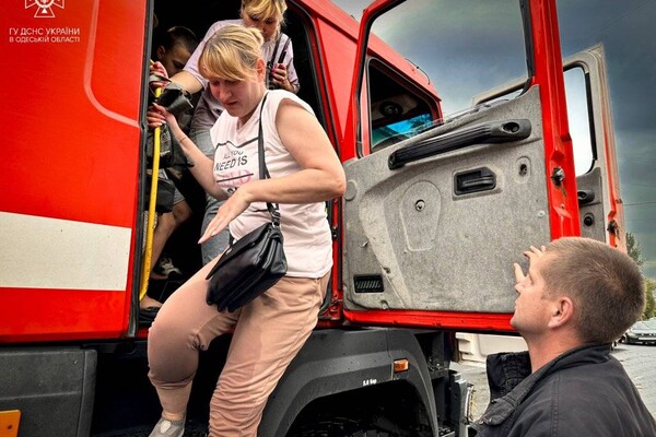В Одессе из-за непогоды затопило Пересыпский район: пришлось спасать людей фото 8