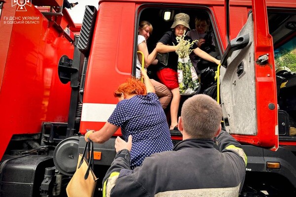 В Одессе из-за непогоды затопило Пересыпский район: пришлось спасать людей фото 9