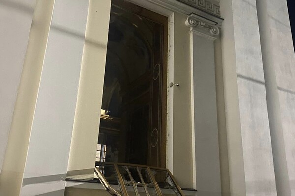 Разрушены собор и жилые дома, есть погибший и раненые: подробности ночной атаки на Одессу фото 2