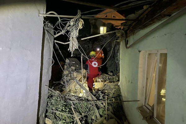 Разрушены собор и жилые дома, есть погибший и раненые: подробности ночной атаки на Одессу фото 6
