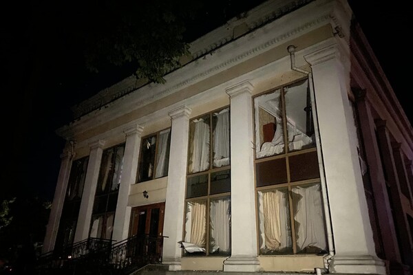 Разрушены собор и жилые дома, есть погибший и раненые: подробности ночной атаки на Одессу фото 7
