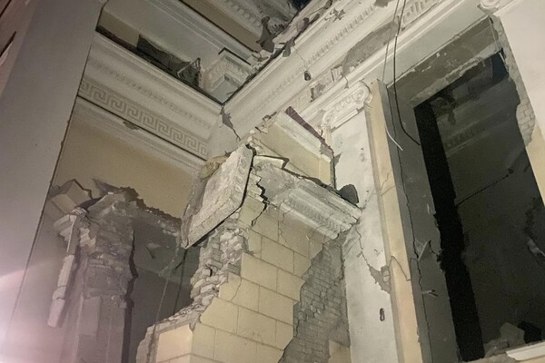 Разрушены собор и жилые дома, есть погибший и раненые: подробности ночной атаки на Одессу фото 8