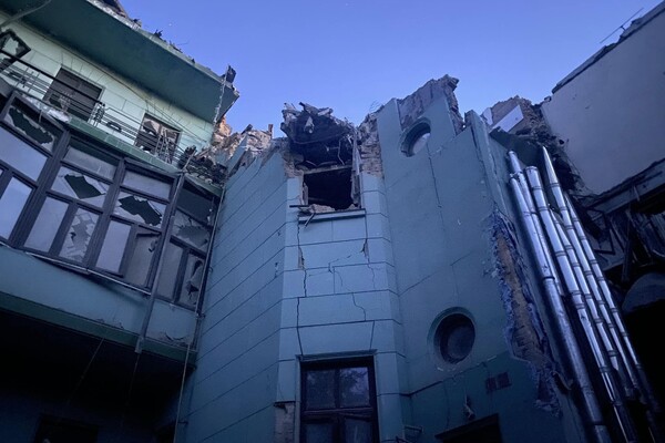 Разрушены собор и жилые дома, есть погибший и раненые: подробности ночной атаки на Одессу фото 9