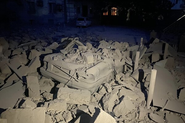 Разрушены собор и жилые дома, есть погибший и раненые: подробности ночной атаки на Одессу фото 13
