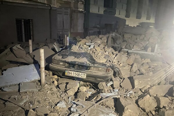 Разрушены собор и жилые дома, есть погибший и раненые: подробности ночной атаки на Одессу фото 14