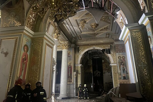 Разрушены собор и жилые дома, есть погибший и раненые: подробности ночной атаки на Одессу фото 16
