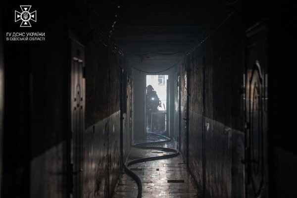 На поселке Котовского горел балкон в девятиэтажке фото 2