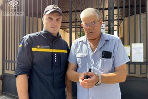 Одеські пожежники врятували стрижа Арчі фото