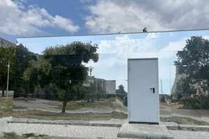 На Одещині вже другий рік не можуть добудувати знаменитий дзеркальний туалет фото
