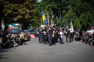 В Одессе простились с полицейским, который погиб за Украину в Херсонской области фото 8