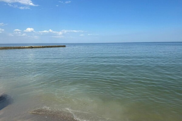 На одном из пляжей Одессы в воде обнаружили предмет похожий на мину (обновлено) фото