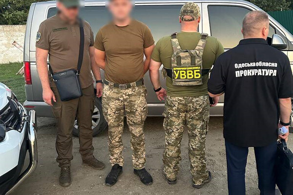 Начальник та інспектор відділу прикордонної служби в Одеській області брали хабарі під час огляду суден фото 9