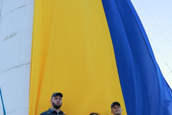 В Одессе отмечают День Государственного флага и возвели его на маяк фото 6