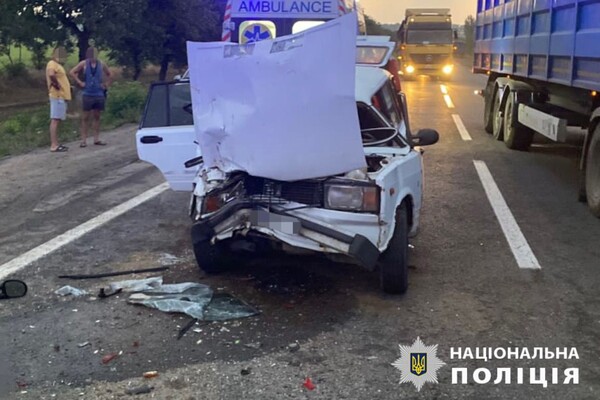 На трассе Одесса &mdash; Рени столкнулись легковушка и грузовик: пострадали пять человек, в том числе трое детей фото 3