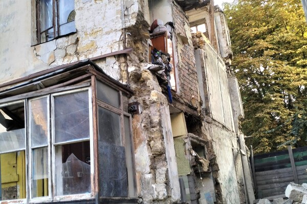 В центре Одессы обрушился очередной дореволюционный дом фото 2