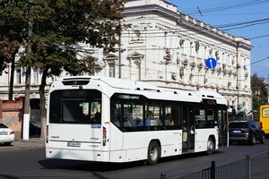 Одесою знову їздить гібридний автобус фото 1