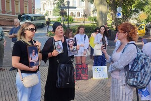 Восьмий день пікету через тендери: до протестувальників біля мерії Одеси вийшов Труханов фото