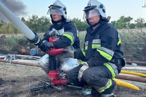 Рятувальники показали, як гасили пожежу після ворожих атак сьогодні вночі в Ізмаїльському районі фото 9