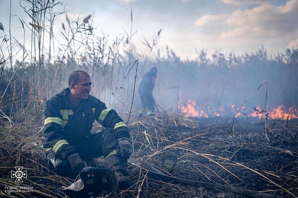 В Одесі на Хаджибейській дорозі на полях горіло більше одного гектара: рятувальники помітили смерч фото 8