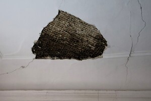 Наслідки ворожих атак: в Одеському археологічному музеї обвалилася стеля фото