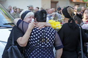 В Одесі біля Будинку офіцерів попрощалися із двома загиблими героями фото