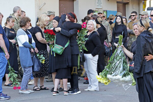 В Одесі біля Будинку офіцерів попрощалися із двома загиблими героями фото 3
