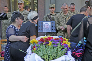 В Одесі біля Будинку офіцерів попрощалися із двома загиблими героями фото 12