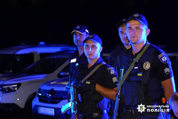 Вночі поліція влаштувала рейд Одесою: що шукали та знайшли фото 5