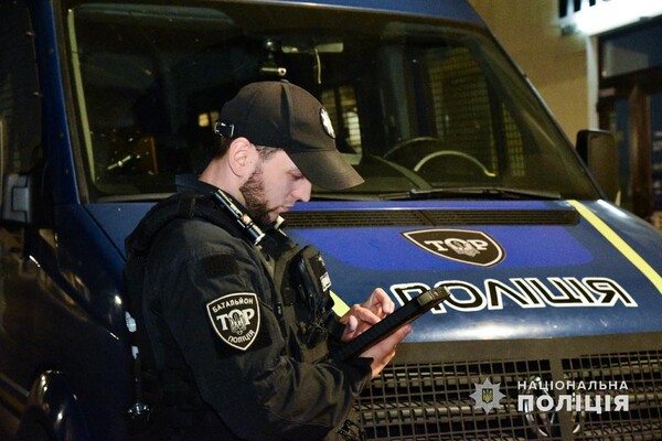 Вночі поліція влаштувала рейд Одесою: що шукали та знайшли фото 12